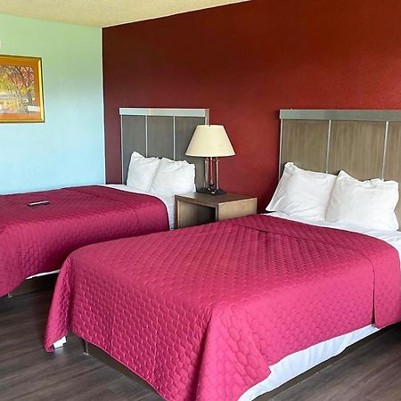 Mayfair Inn Williamston Esterno foto