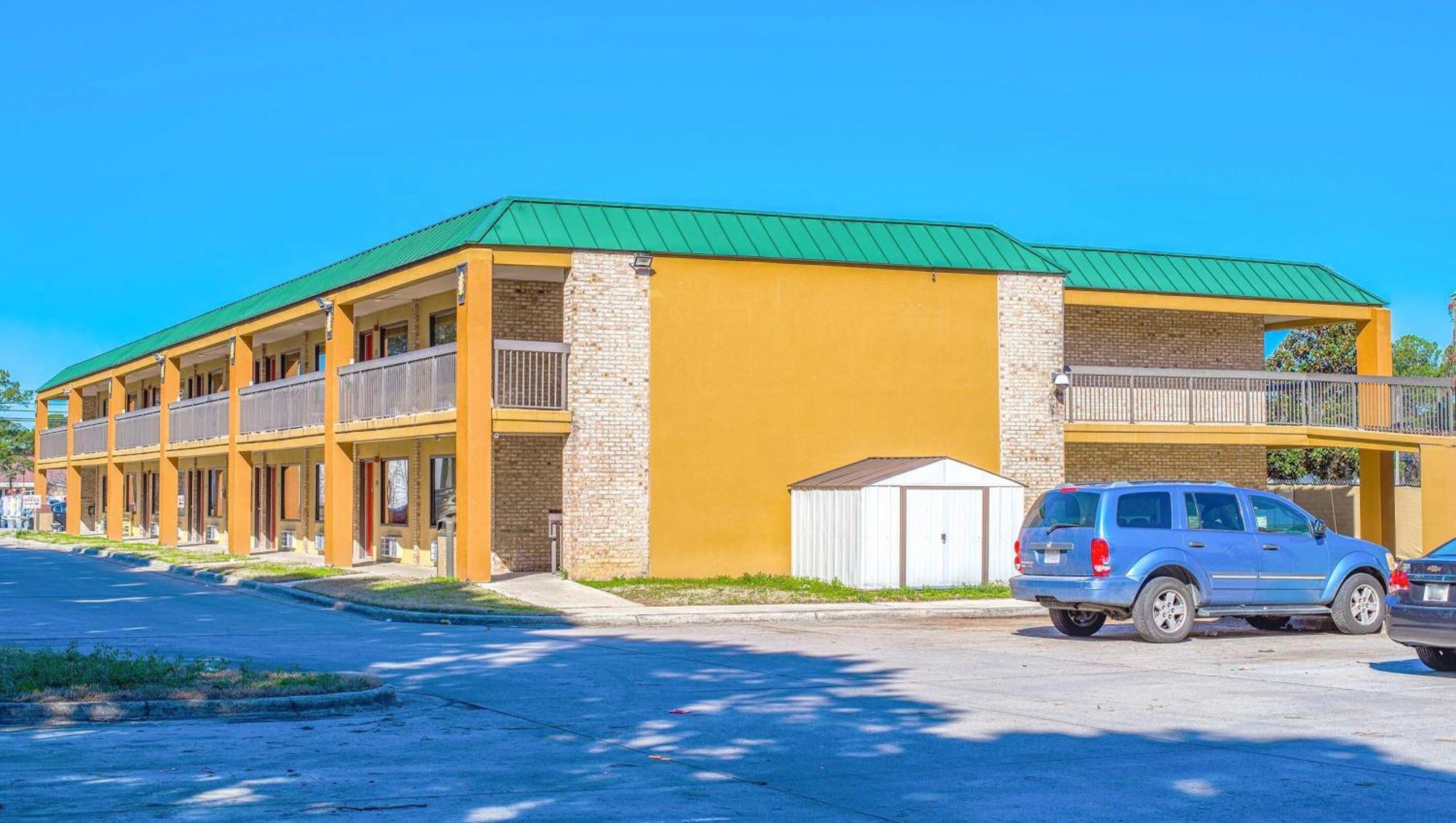 Mayfair Inn Williamston Esterno foto