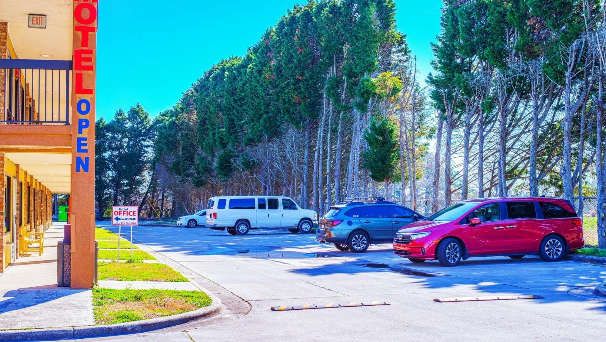 Mayfair Inn Williamston Esterno foto