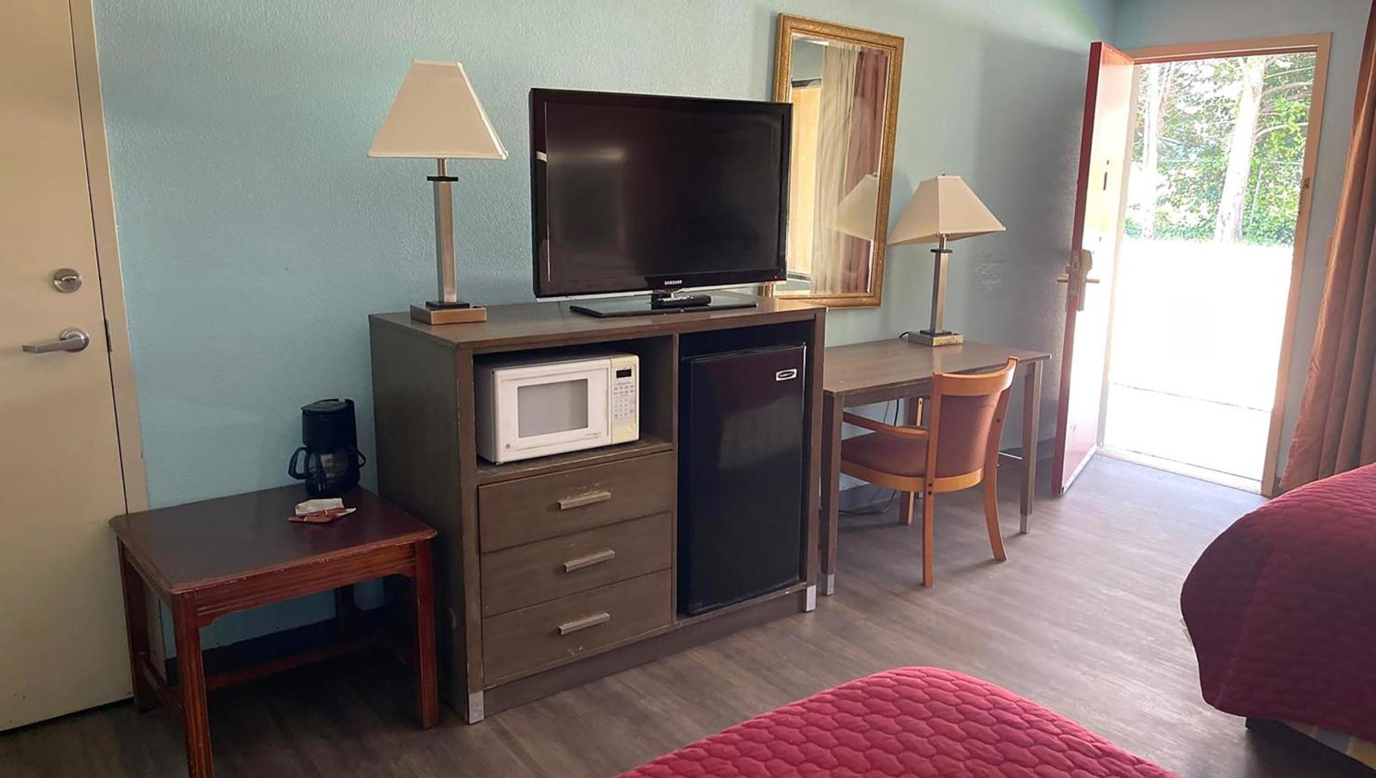 Mayfair Inn Williamston Esterno foto