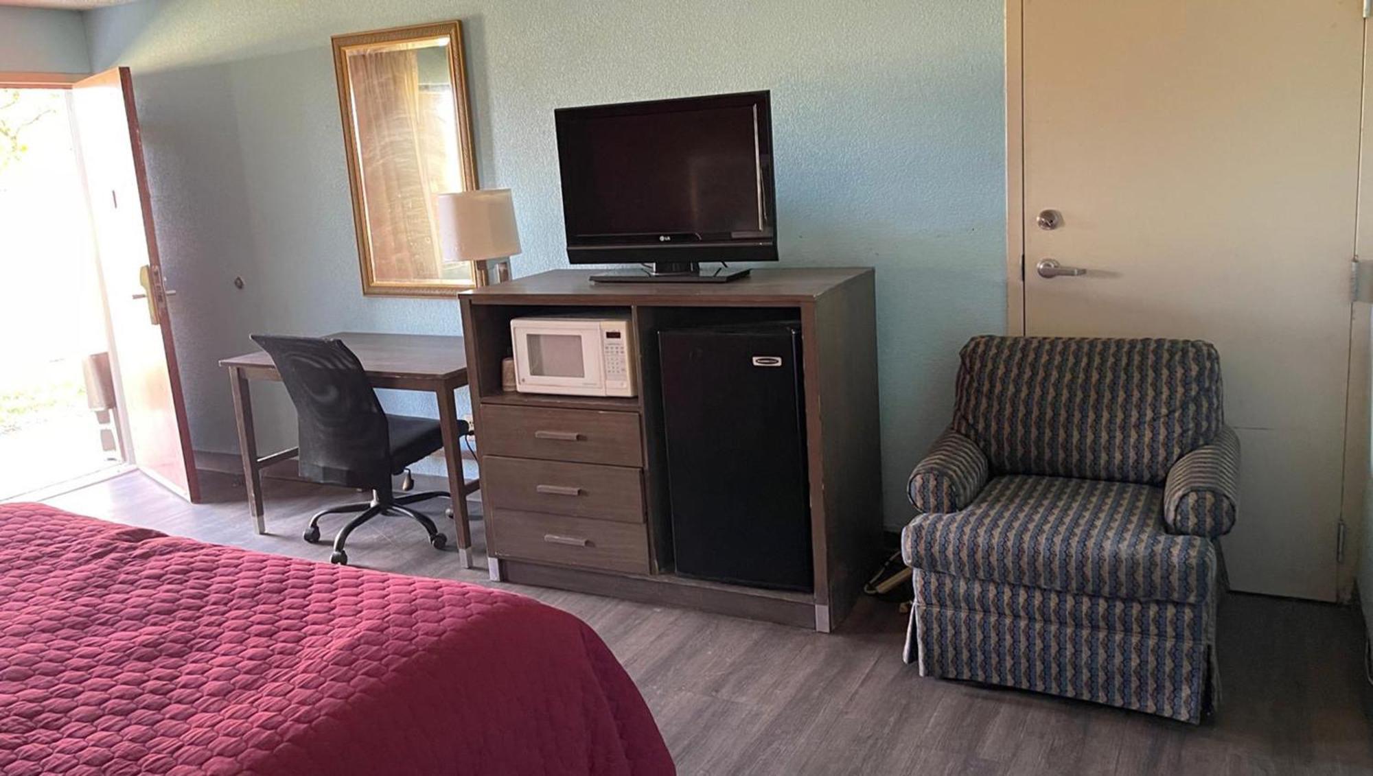 Mayfair Inn Williamston Esterno foto