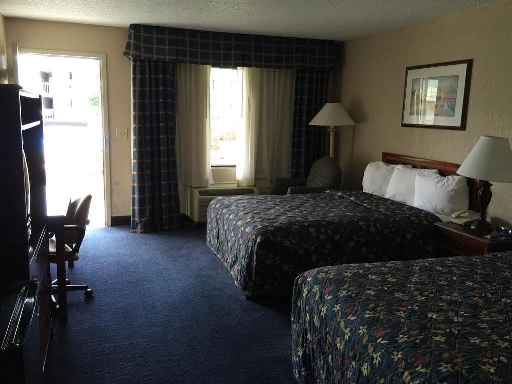 Mayfair Inn Williamston Esterno foto