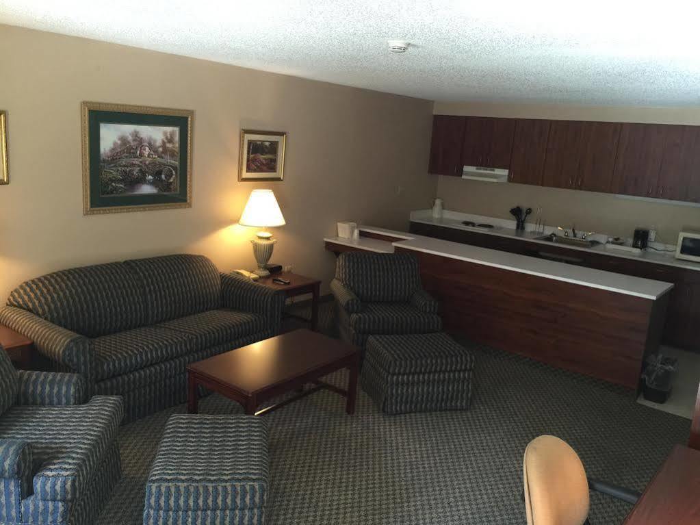 Mayfair Inn Williamston Esterno foto