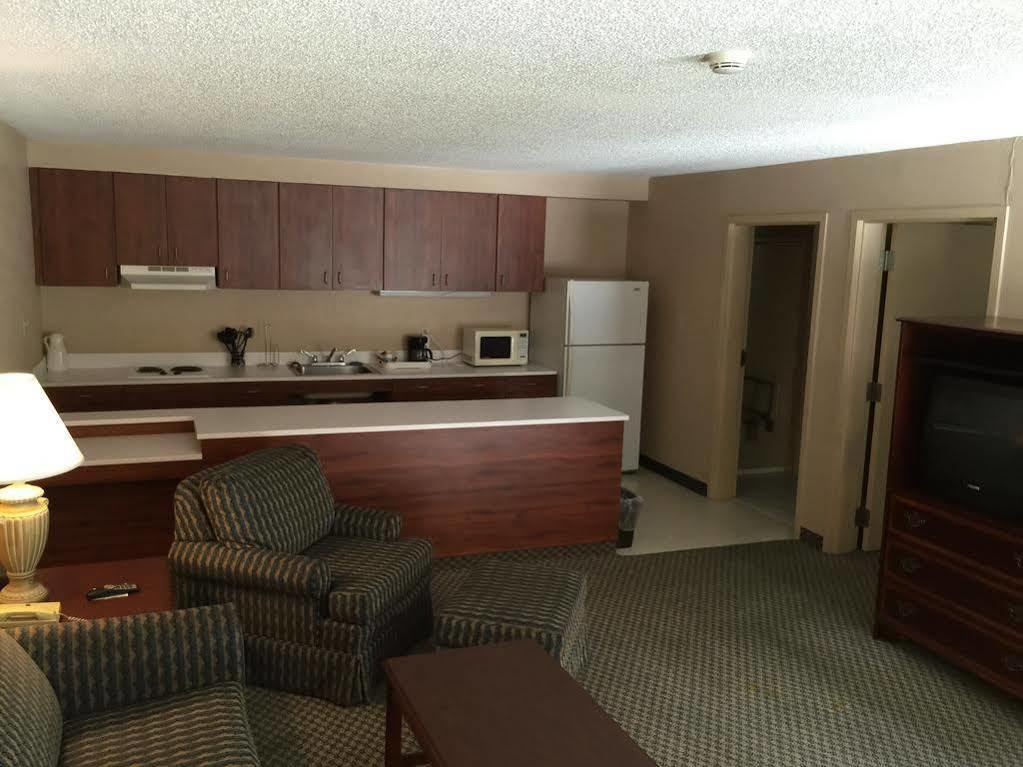 Mayfair Inn Williamston Esterno foto