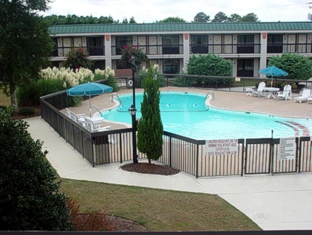 Mayfair Inn Williamston Esterno foto